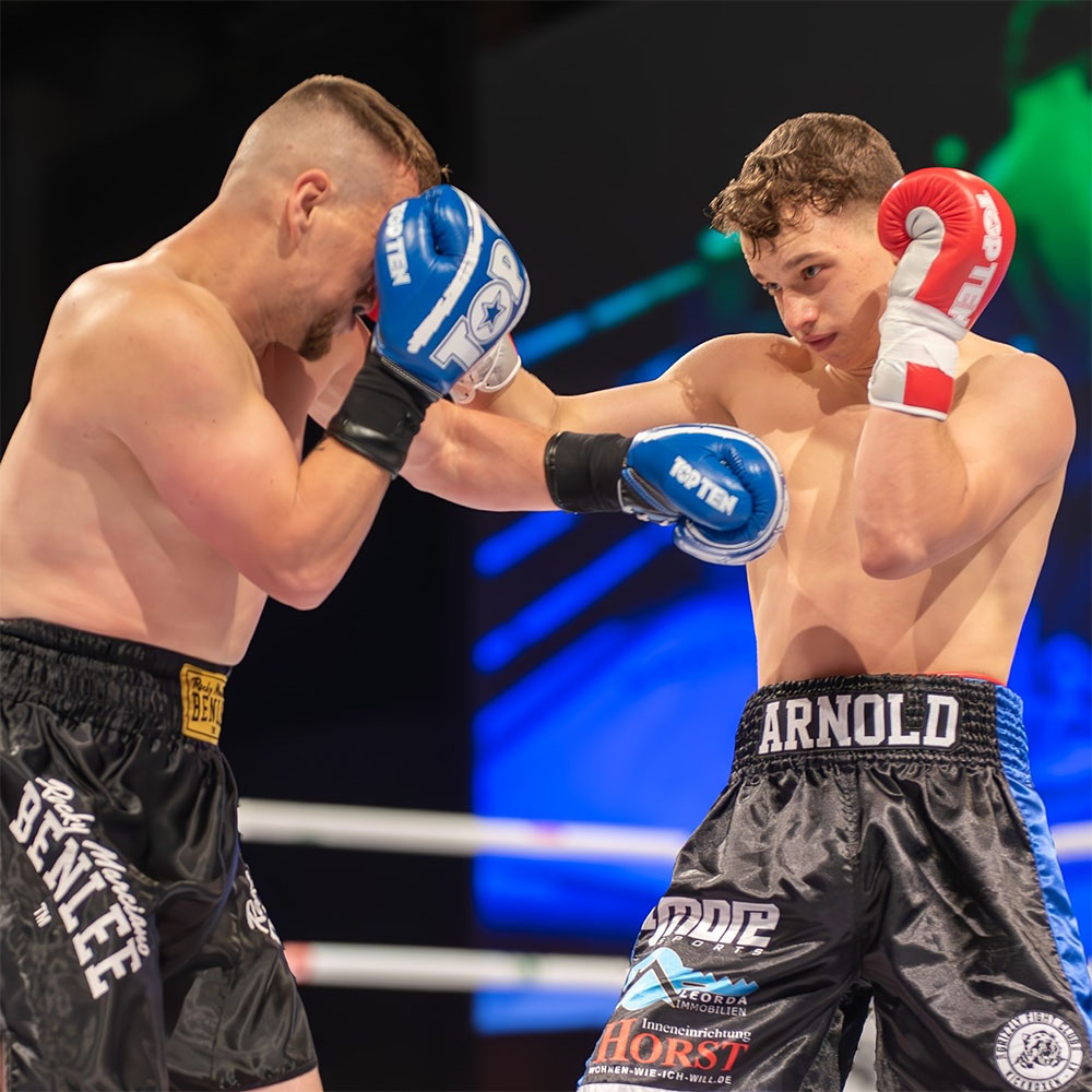 Jugendliche Boxer im Ring beim Wettkampf