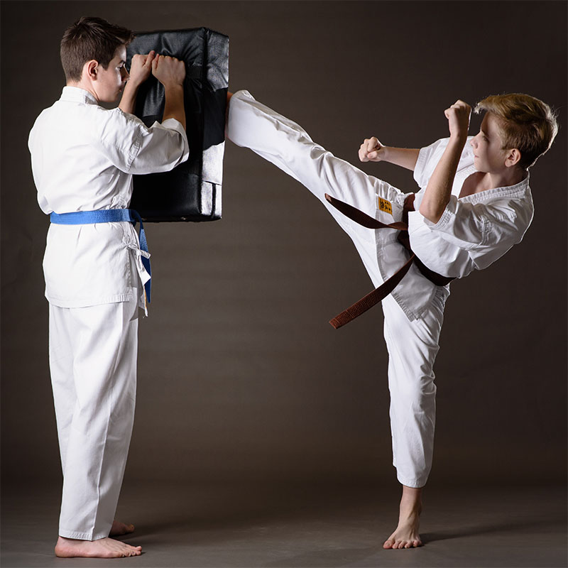 Teenager beim Karate-Training in Brauns Gym