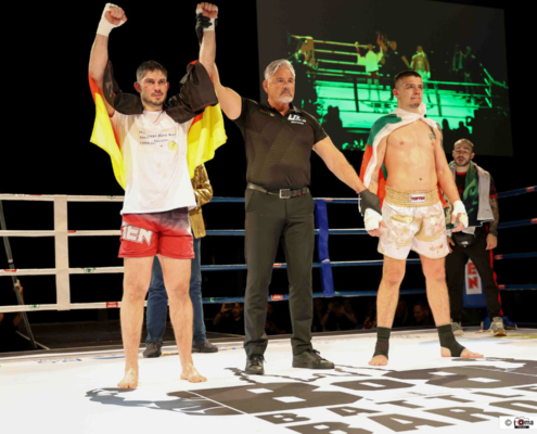 Sergej Braun wird während des Battle of Barock im Ring zum Sieger gekürt